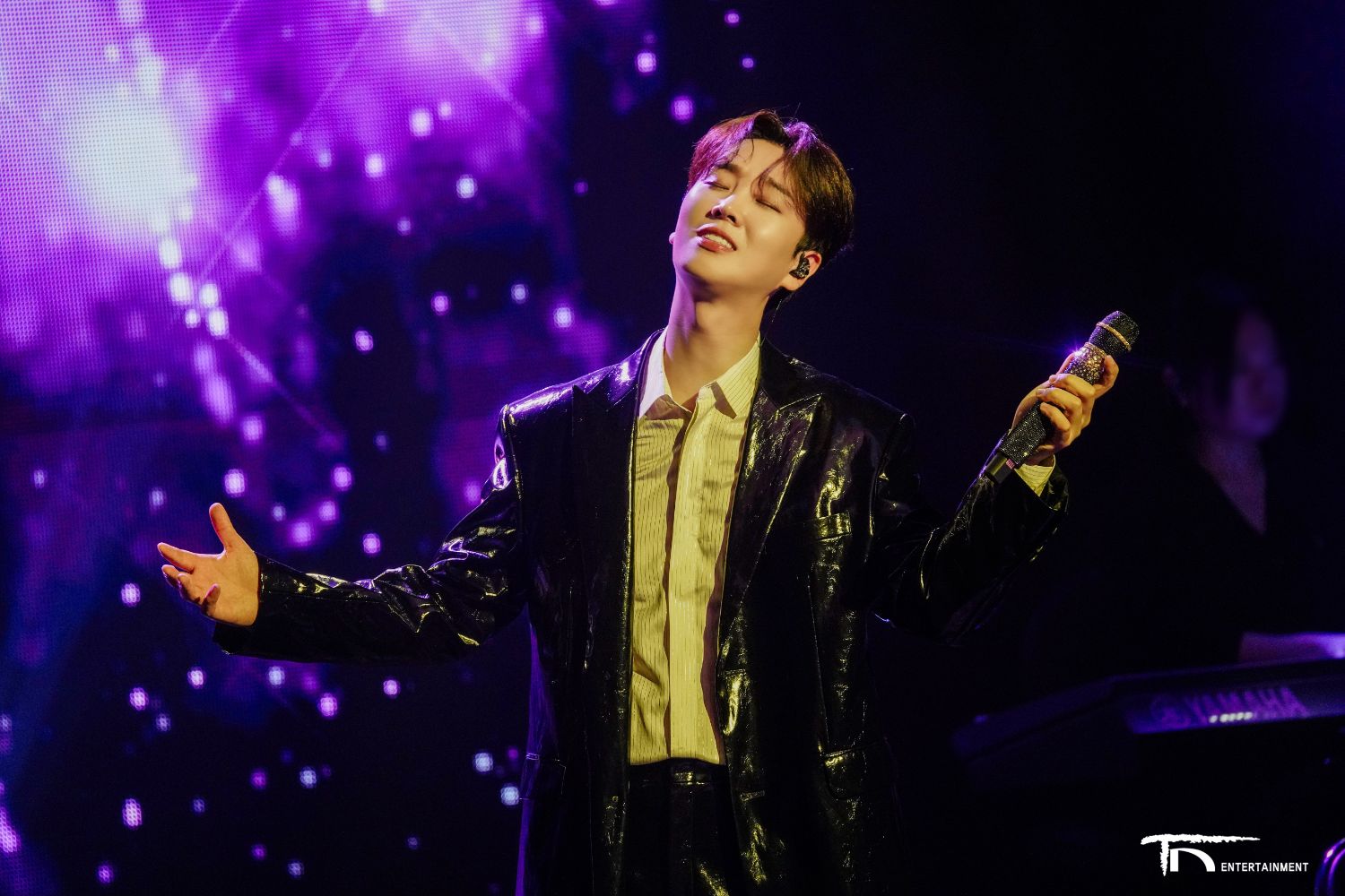 A moment captured by a fan of Song Minjun