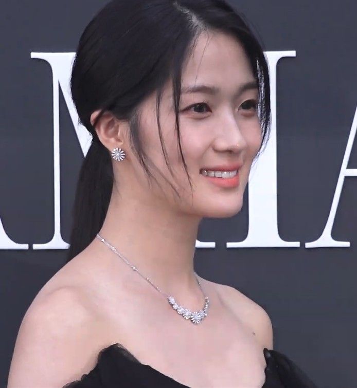 A moment captured by a fan of Kim Hyeyoon