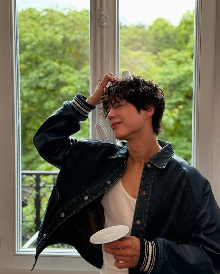 Behind-the-scenes cut of Park Bogum