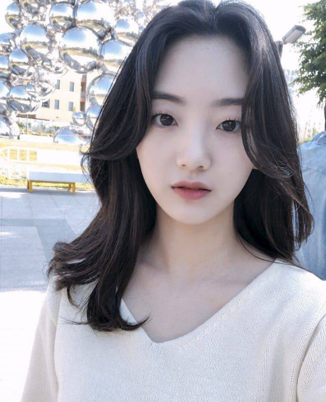 Recent activity shot of Cho Yihyun