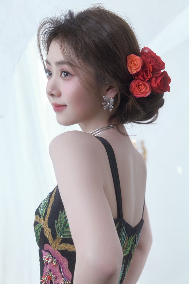 Latest photo of Tan Song Yun