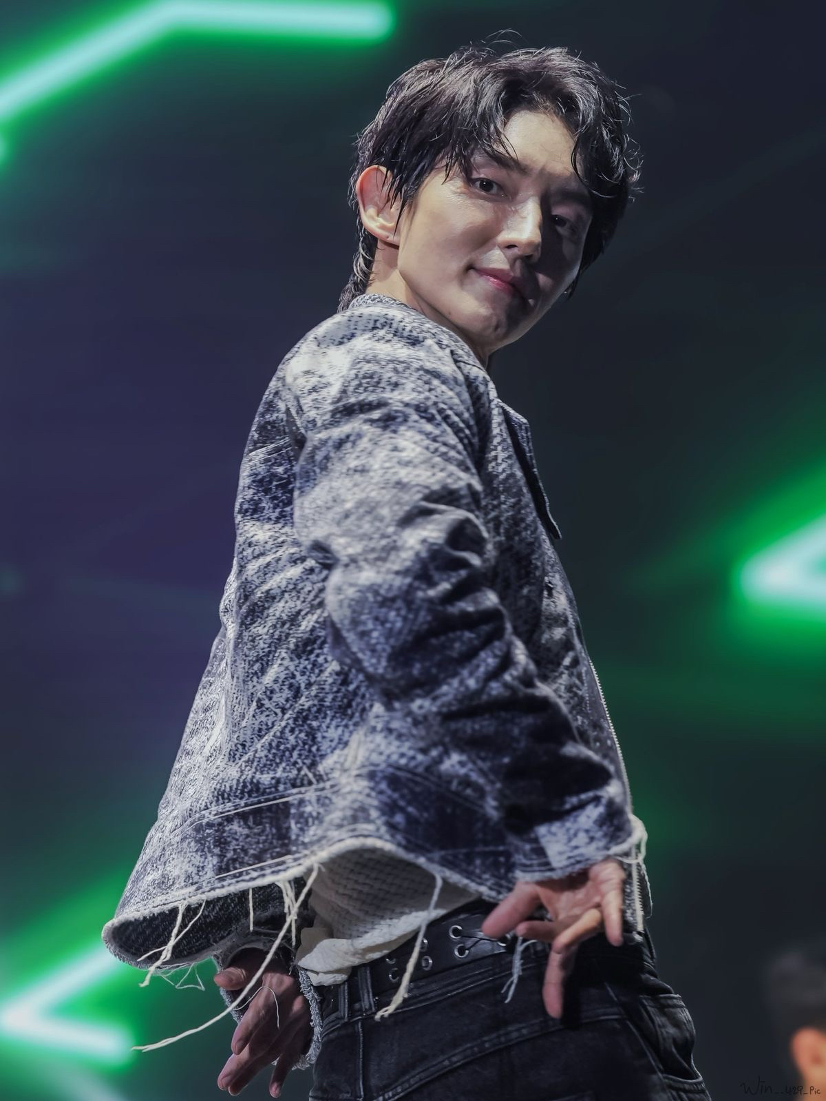 Behind-the-scenes cut of Lee Joongi