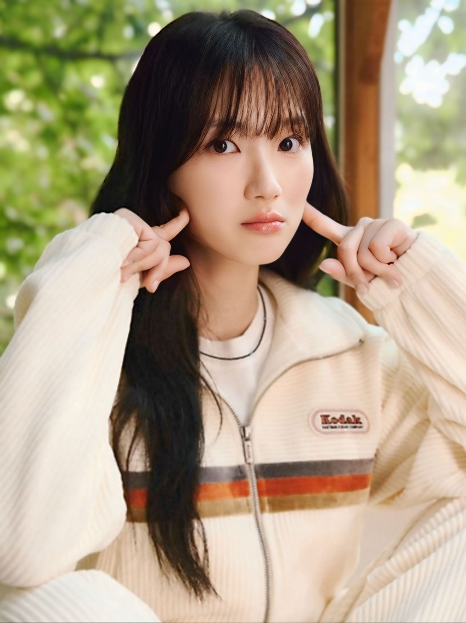 Behind-the-scenes cut of Kim Hyeyoon