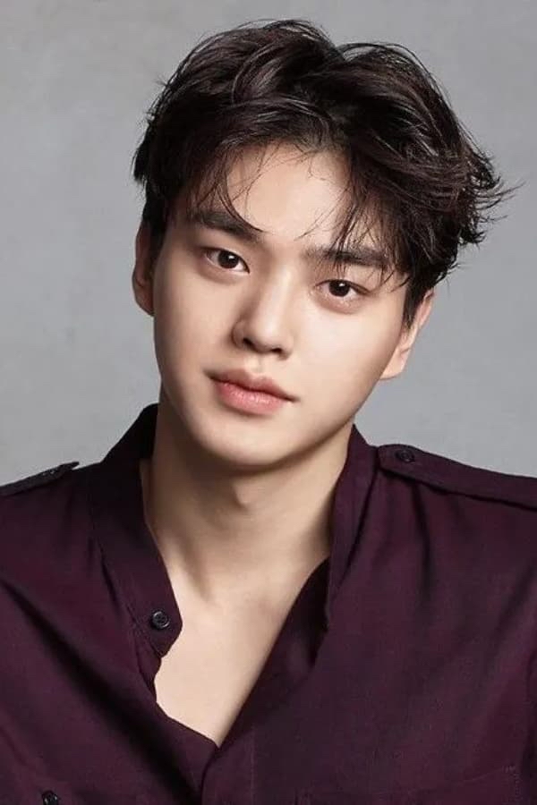 Latest photo of Song Kang