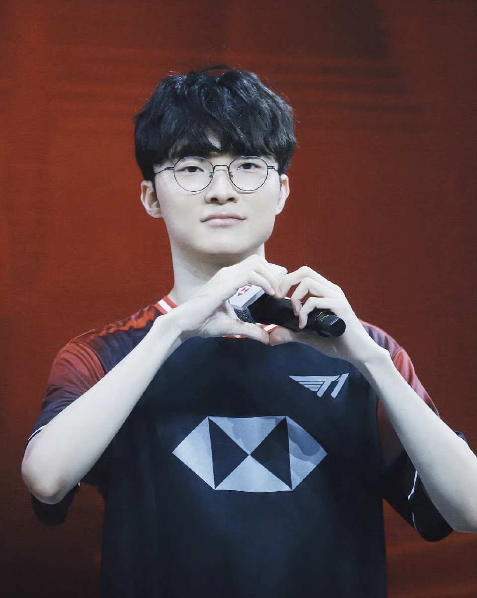A moment captured by a fan of Faker