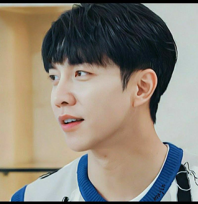 A moment captured by a fan of Lee Seunggi