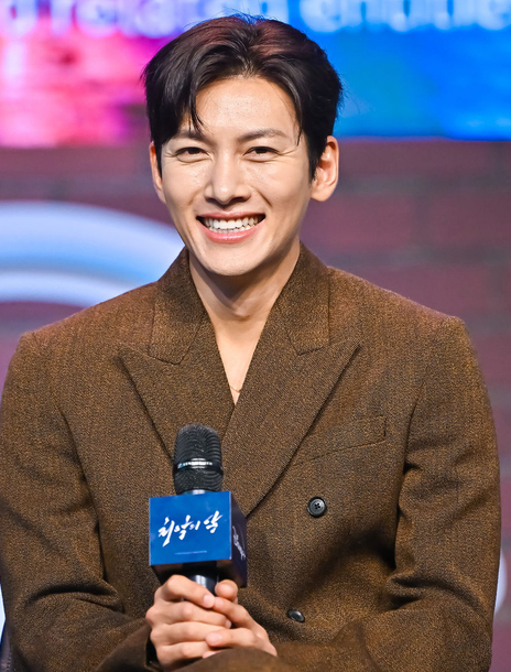 지창욱의 최신 사진