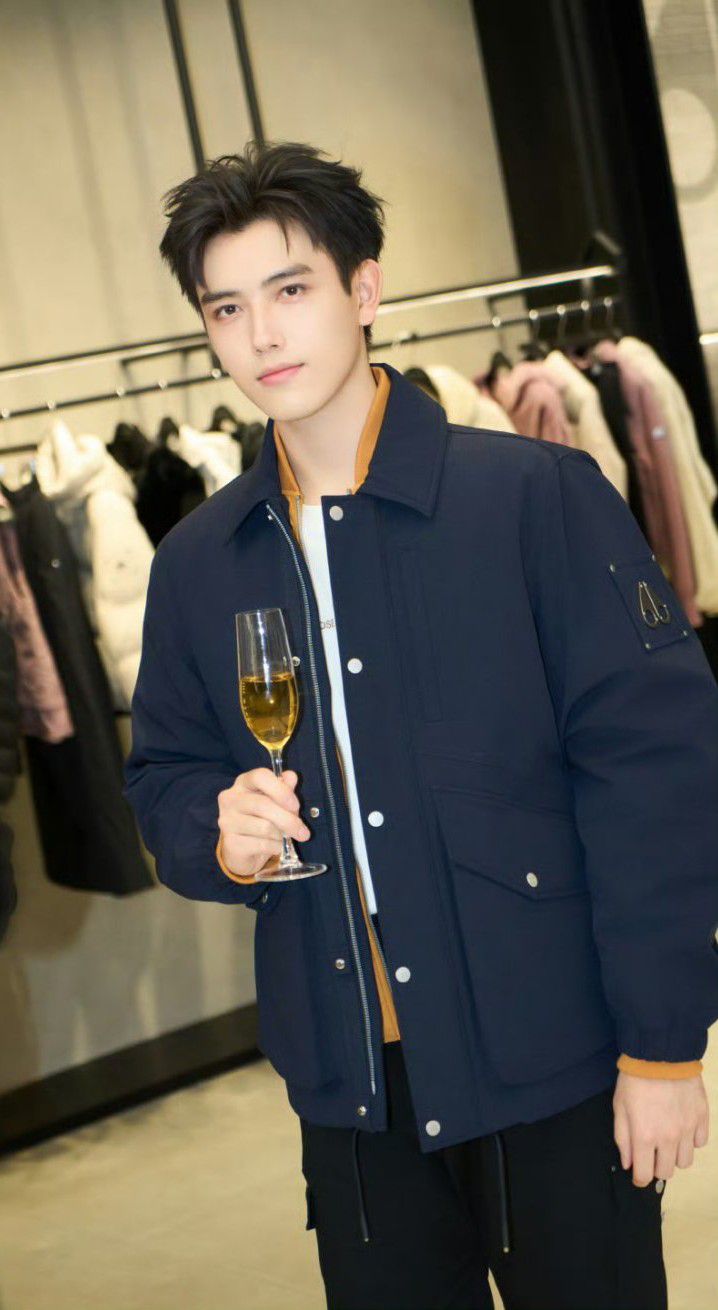 Behind-the-scenes cut of Arthur Chen