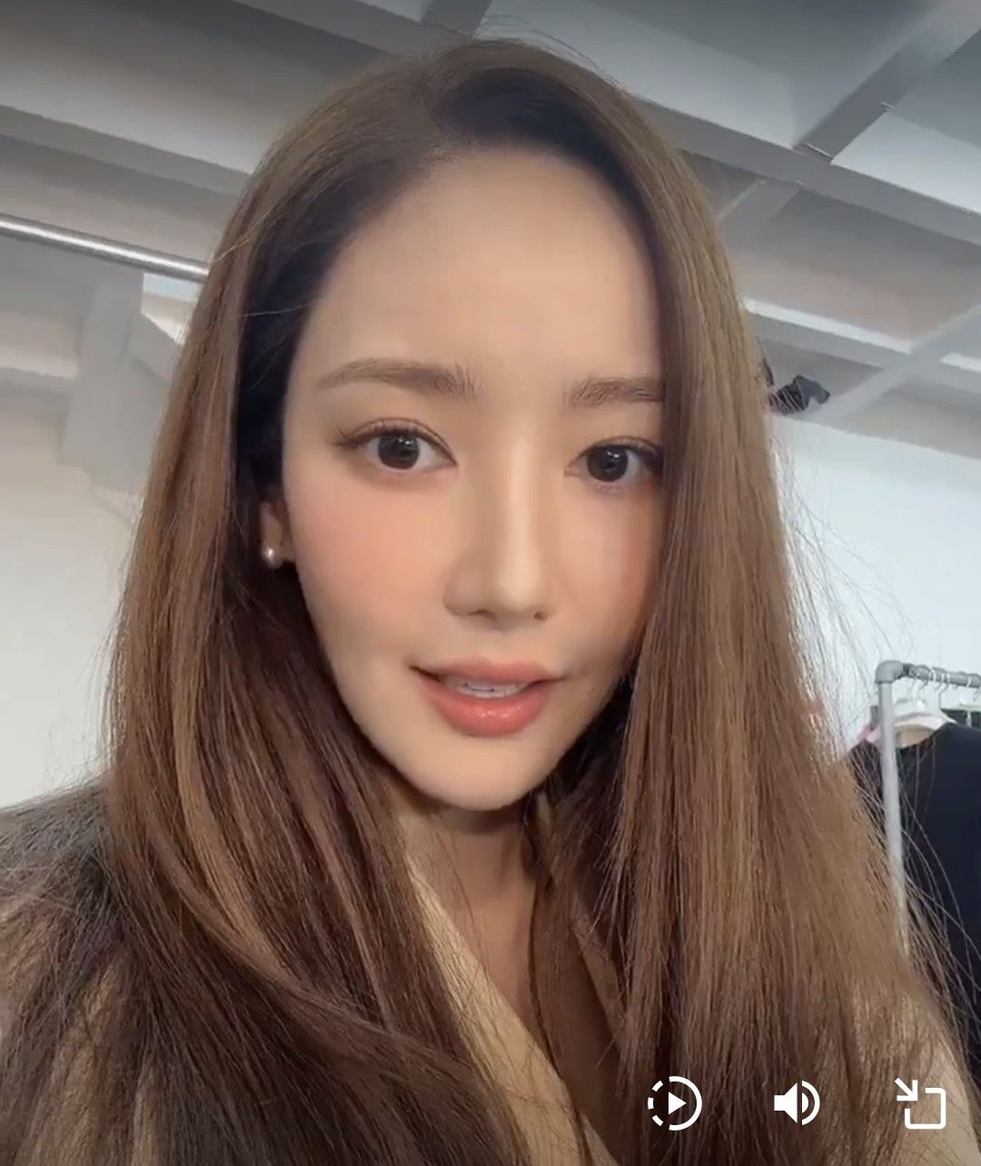 A moment captured by a fan of Park Minyoung