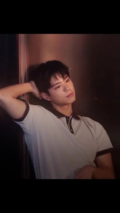 A moment captured by a fan of Park Bogum