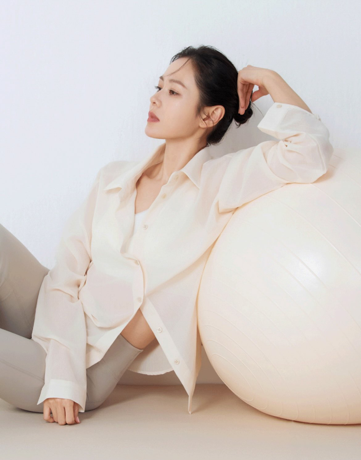 Behind-the-scenes cut of Son Yejin