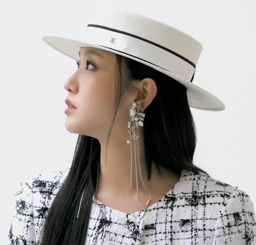 Behind-the-scenes cut of Kim Goeun