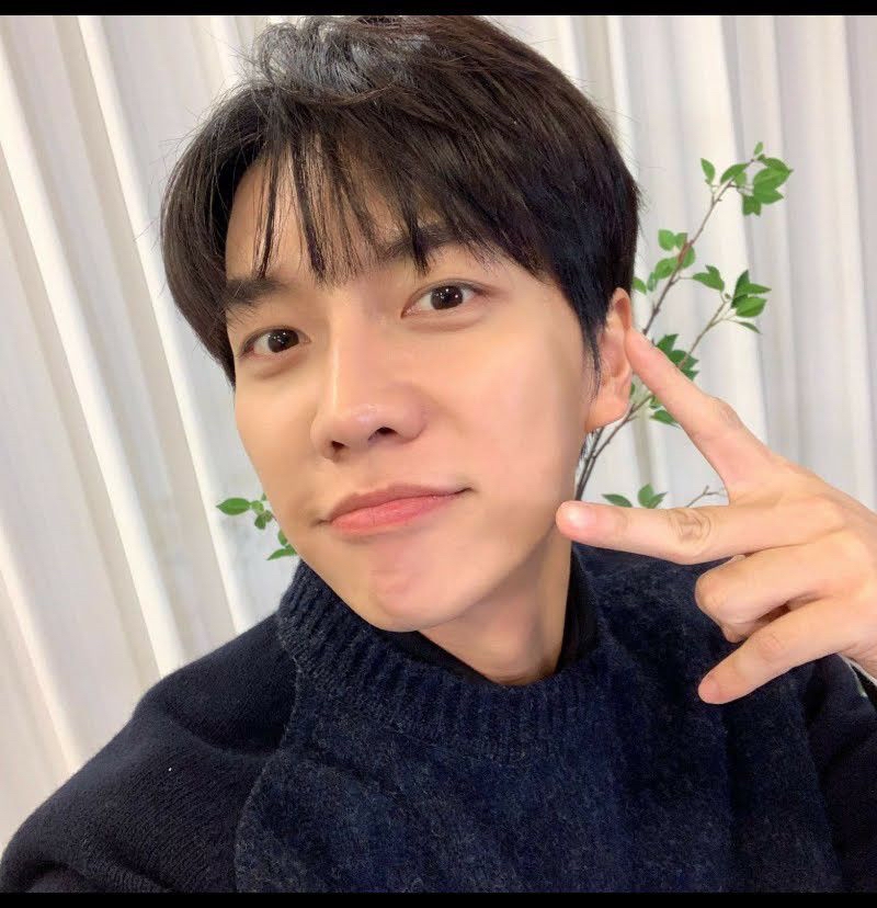 Recent activity shot of Lee Seunggi