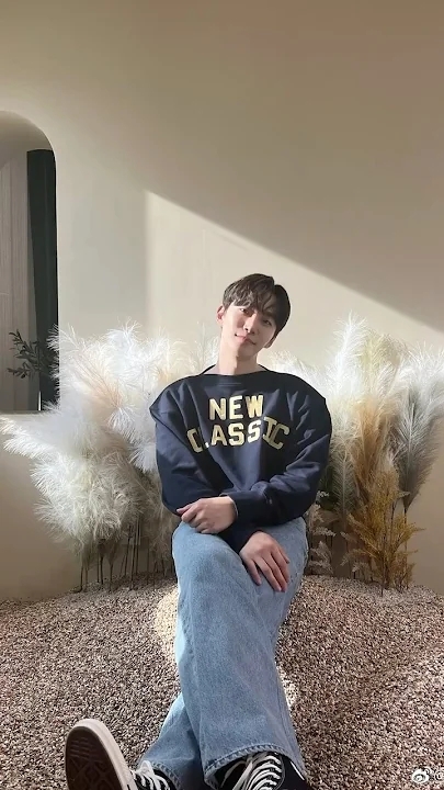 Behind-the-scenes cut of Lee Junho