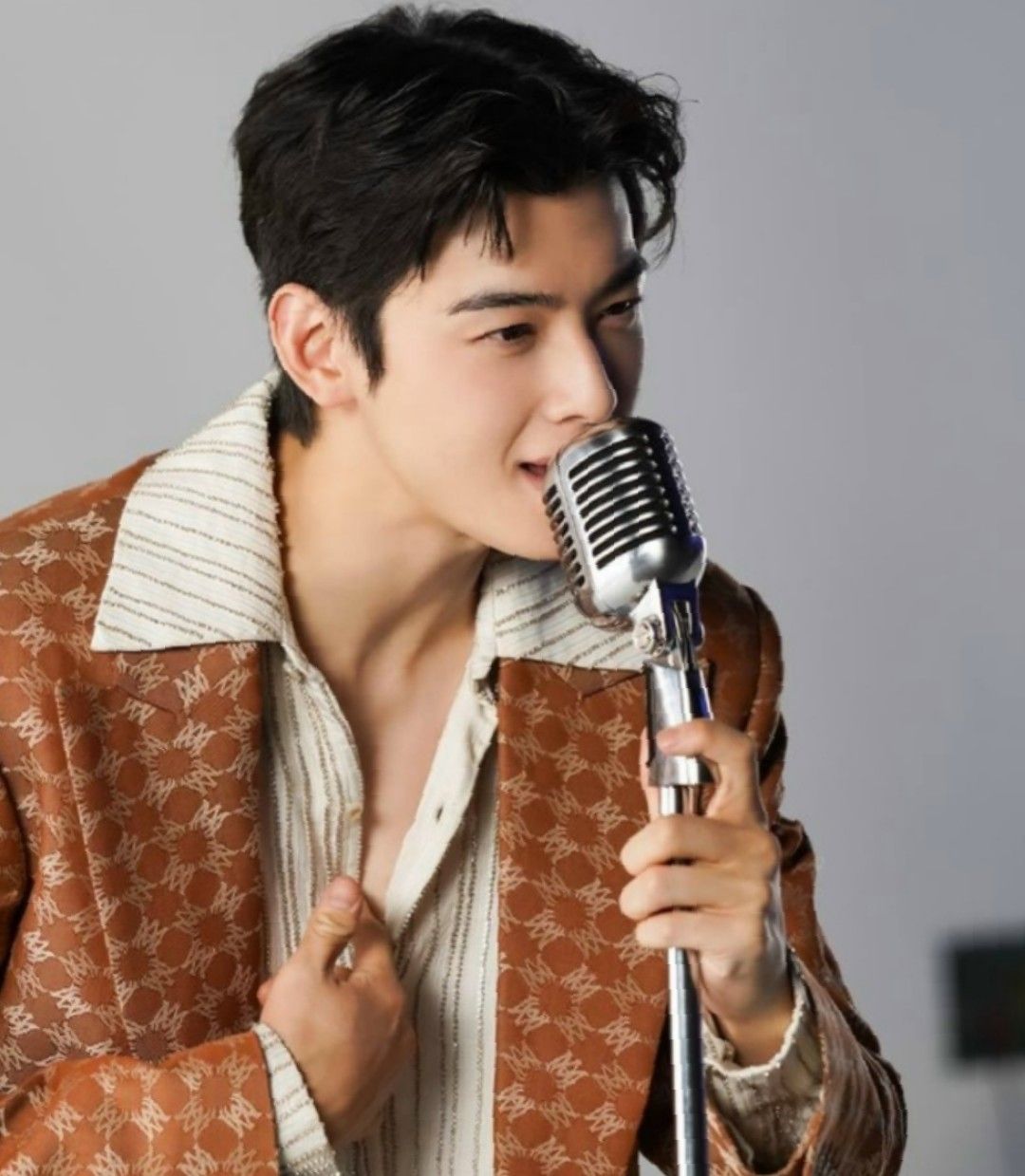 Latest photo of Cha Eunwoo