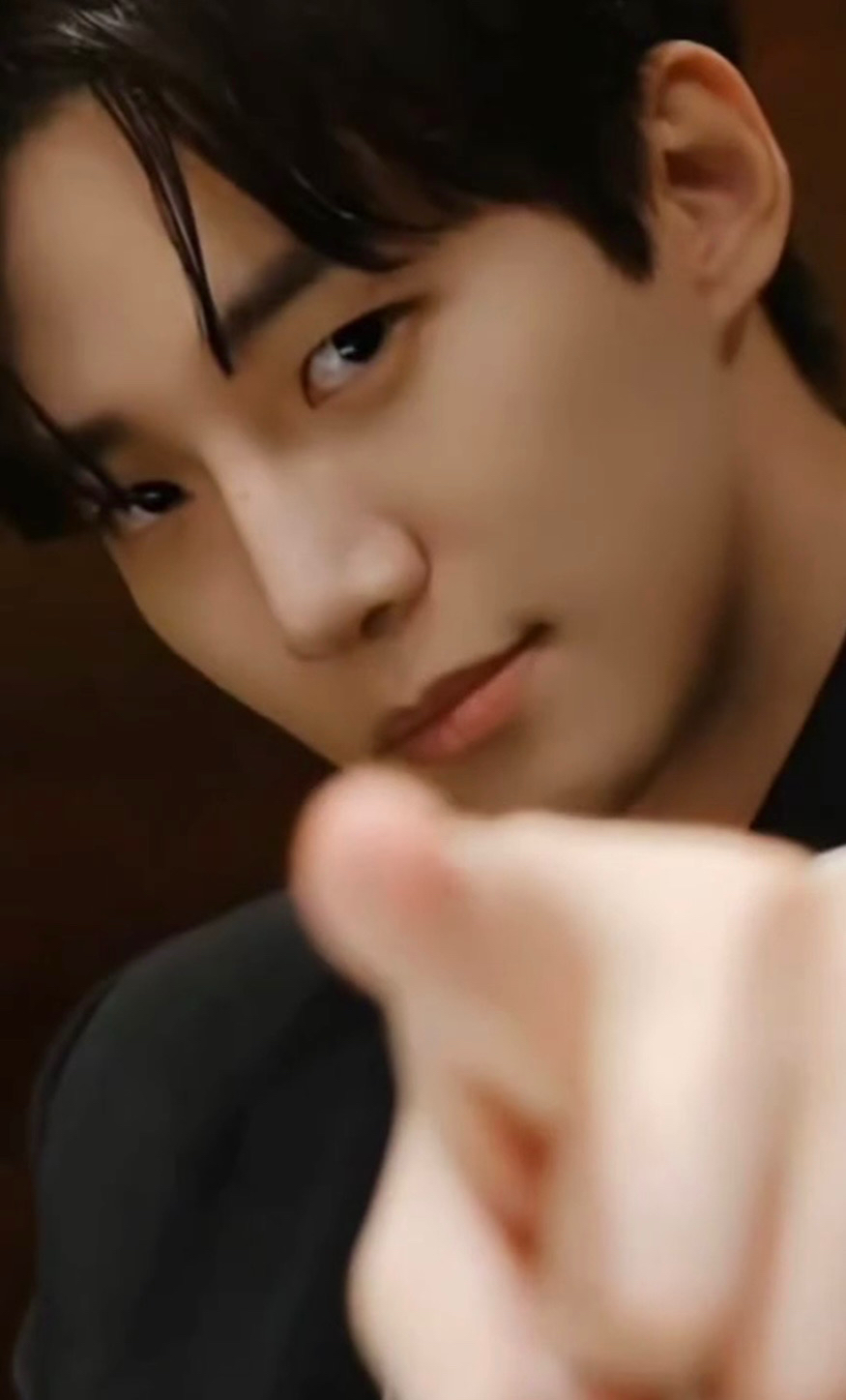 イ・ジュノのビハインドカット