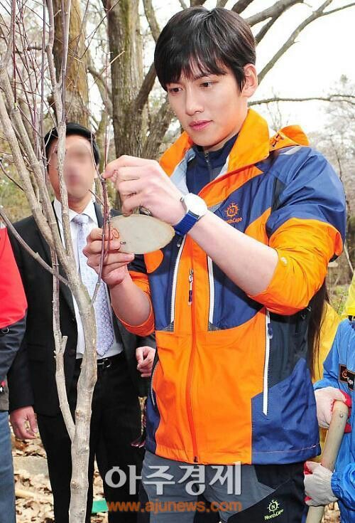 Behind-the-scenes cut of Ji Changwook