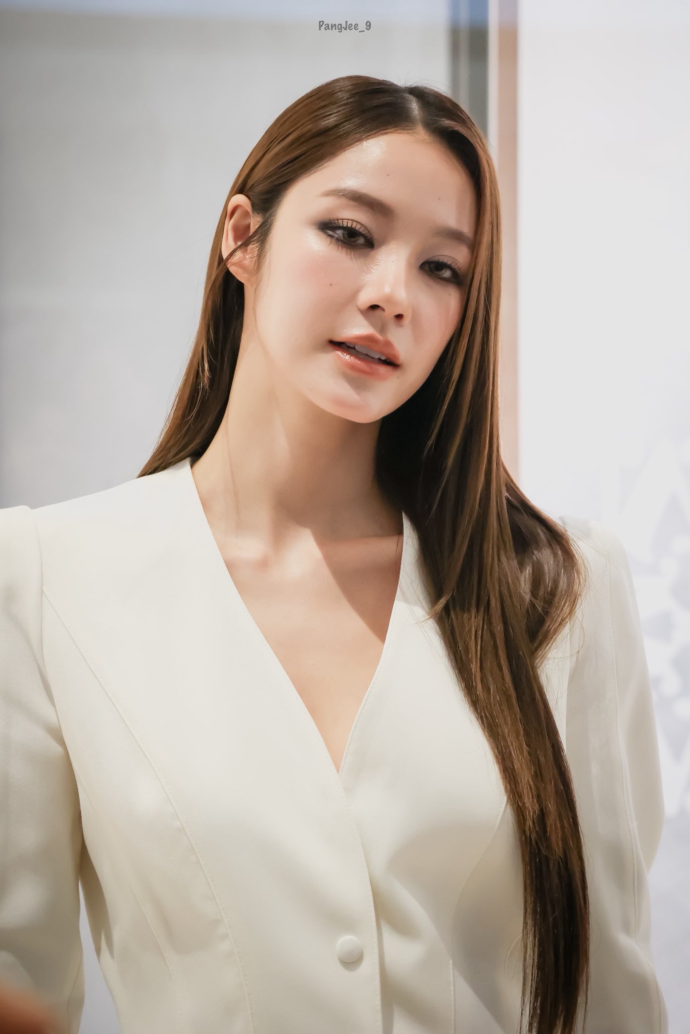 A moment captured by a fan of Namtan Tipnaree Weerawatnodom