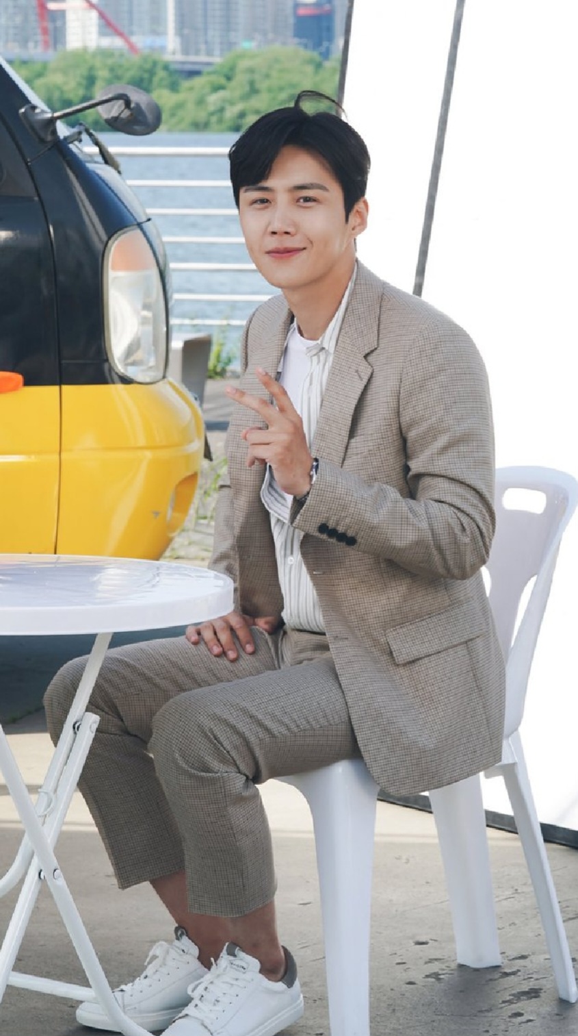 Behind-the-scenes cut of Kim Seonho