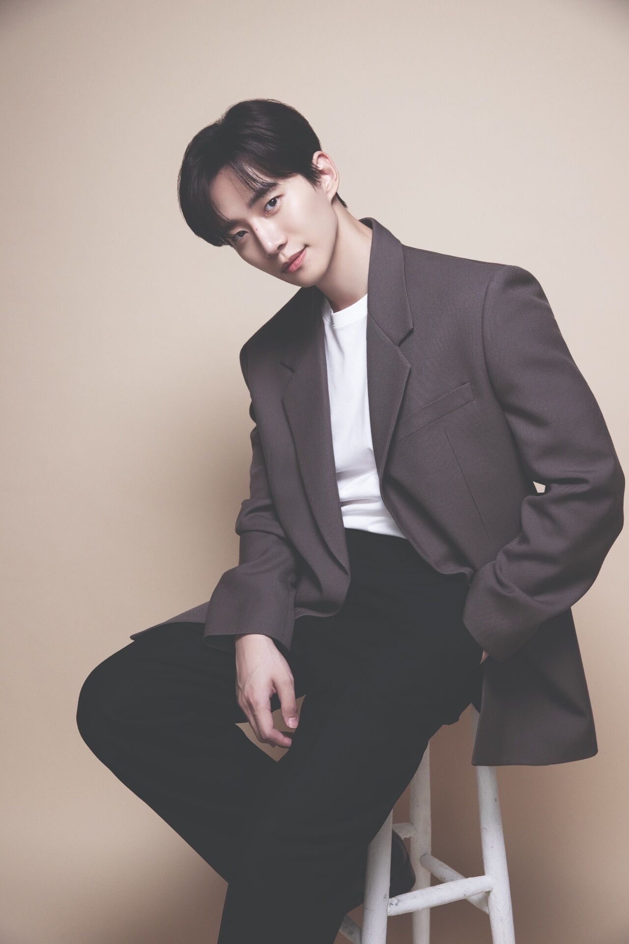 イ・ジュノのビハインドカット