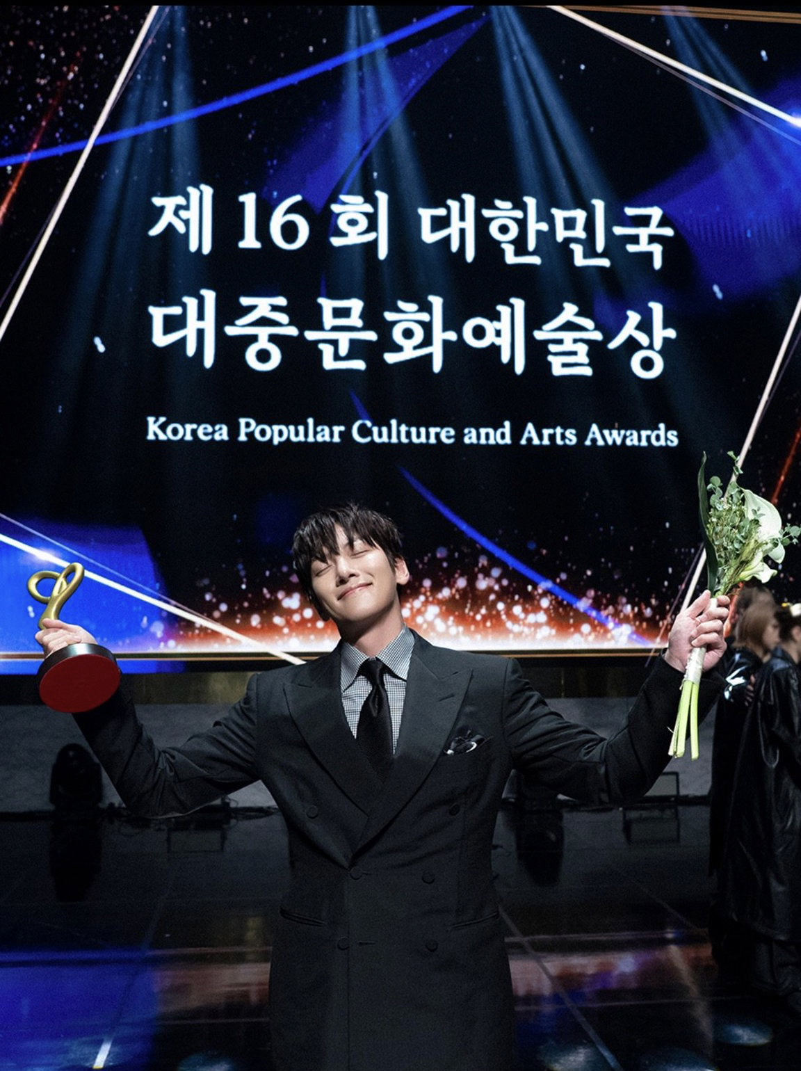 Behind-the-scenes cut of Ji Changwook