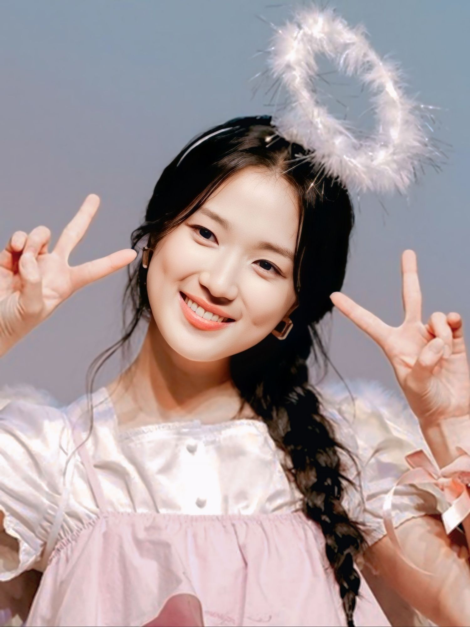 Behind-the-scenes cut of Kim Hyeyoon