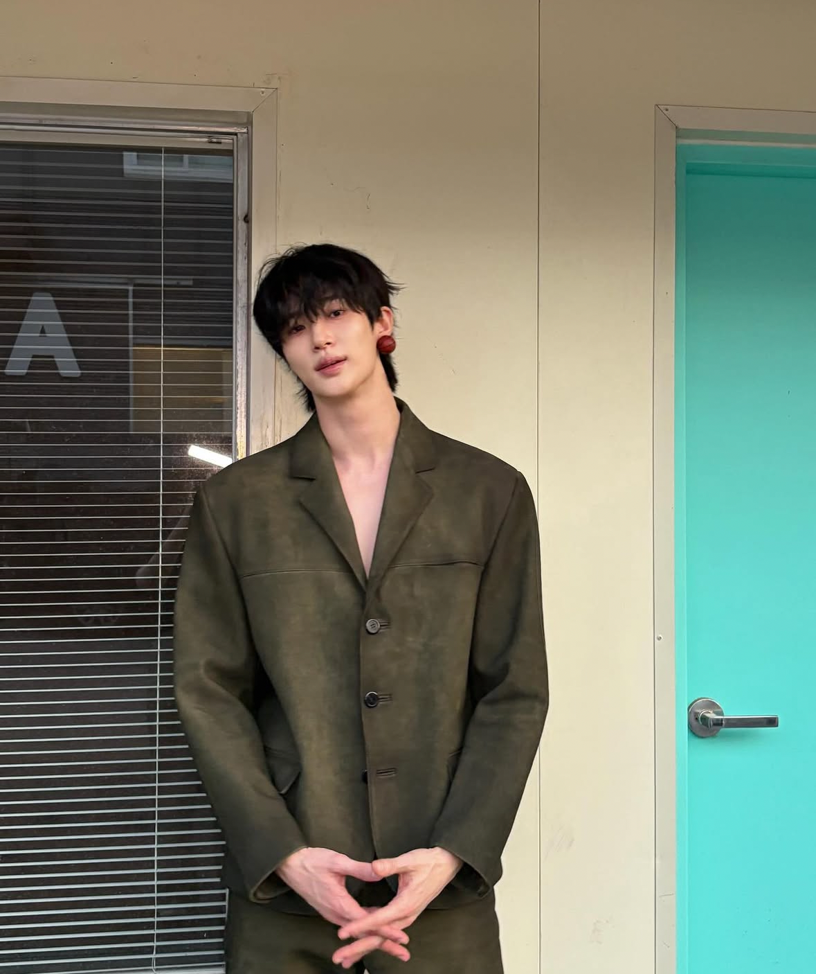 Behind-the-scenes cut of Byeon Wooseok