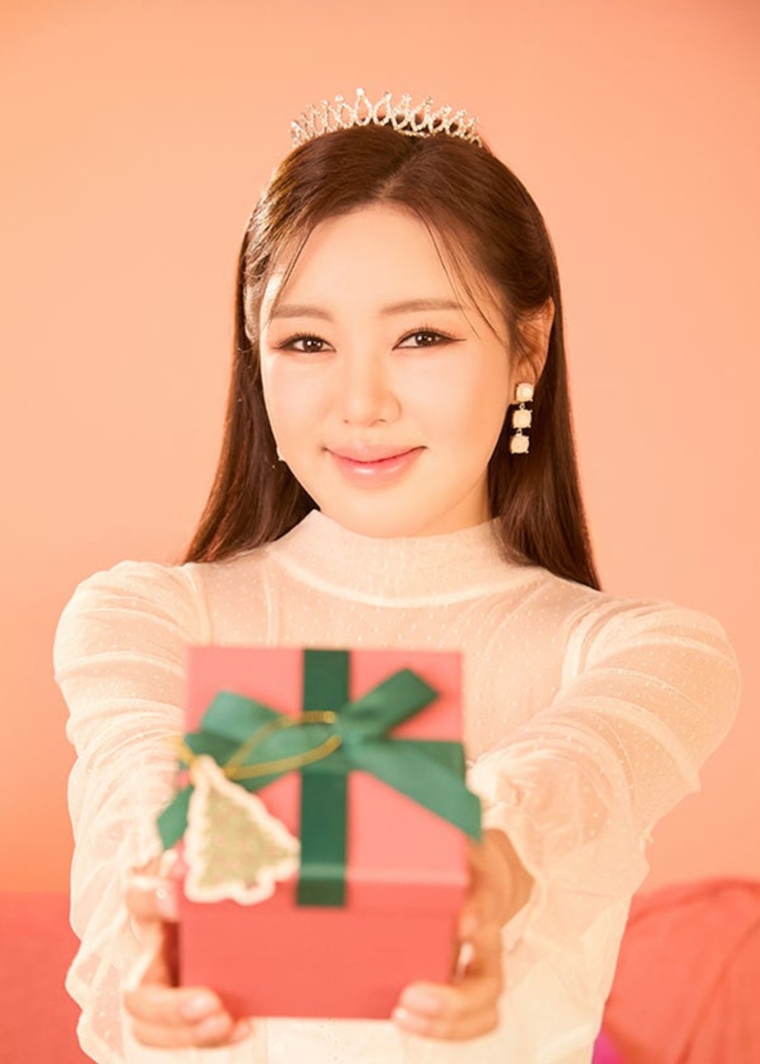 A moment captured by a fan of Song Gain