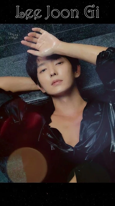 A moment captured by a fan of Lee Joongi