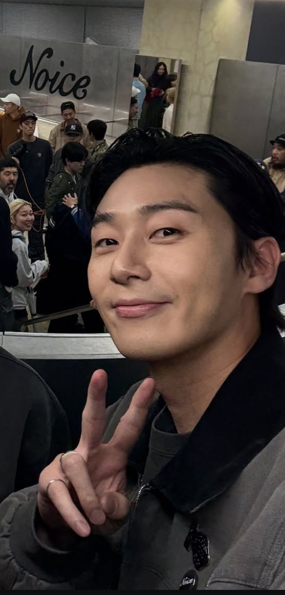 Emotional wallpaper shared by fans for Park Seojoon