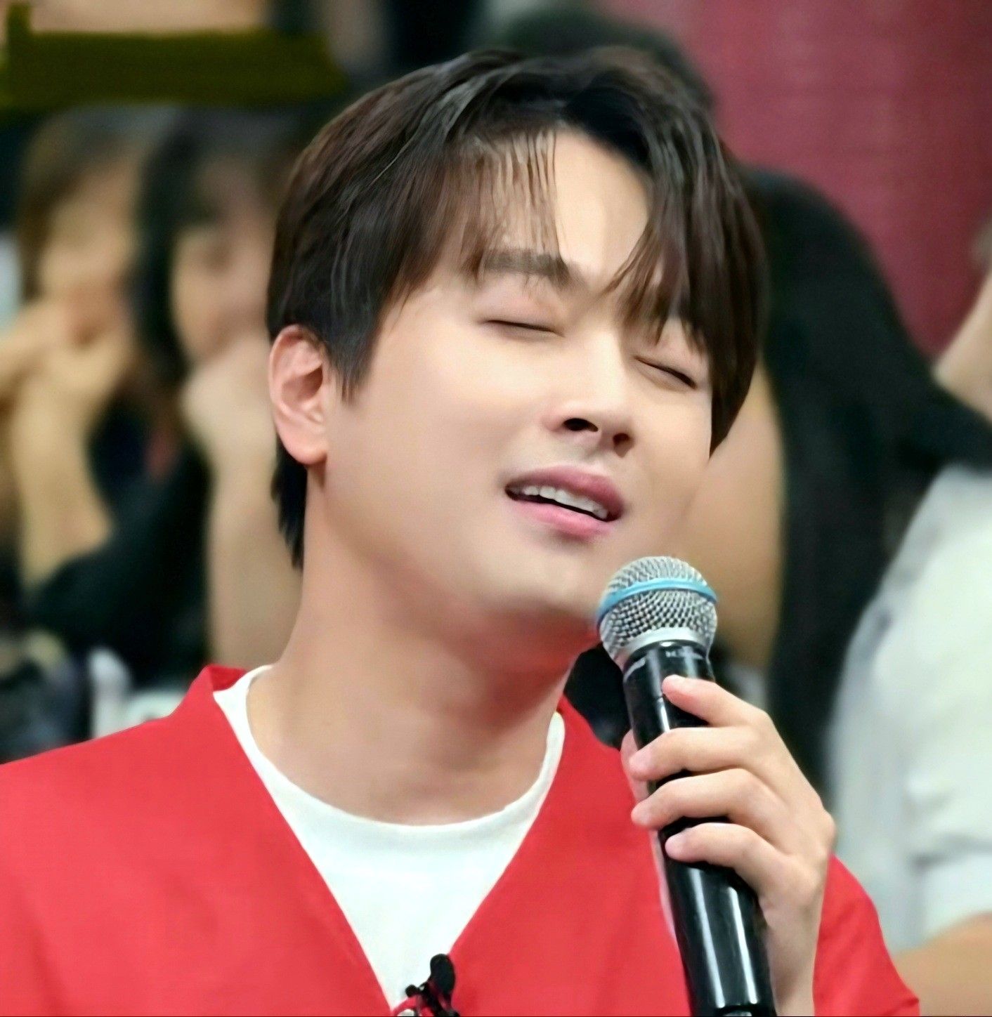 Behind-the-scenes cut of Lee Chanwon