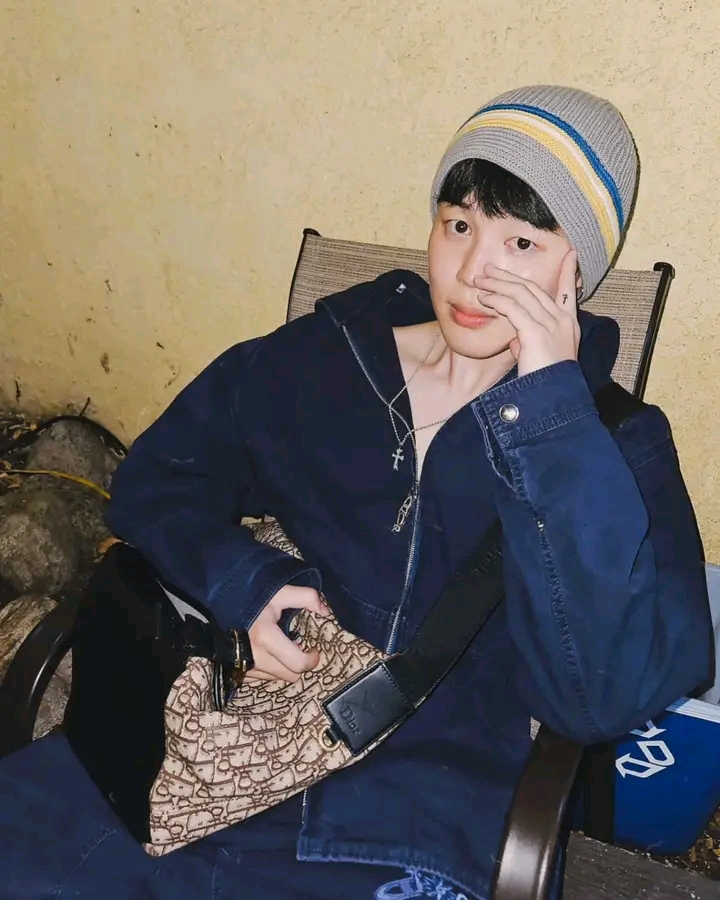 Behind-the-scenes cut of Ha Jimin