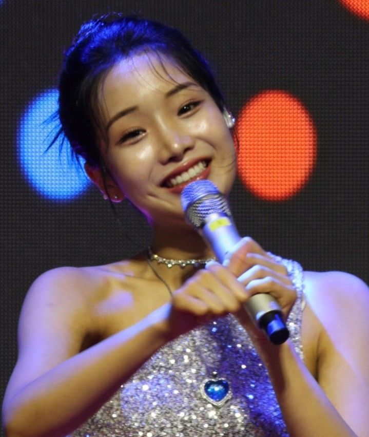 Behind-the-scenes cut of Kim Soyeon (2004)