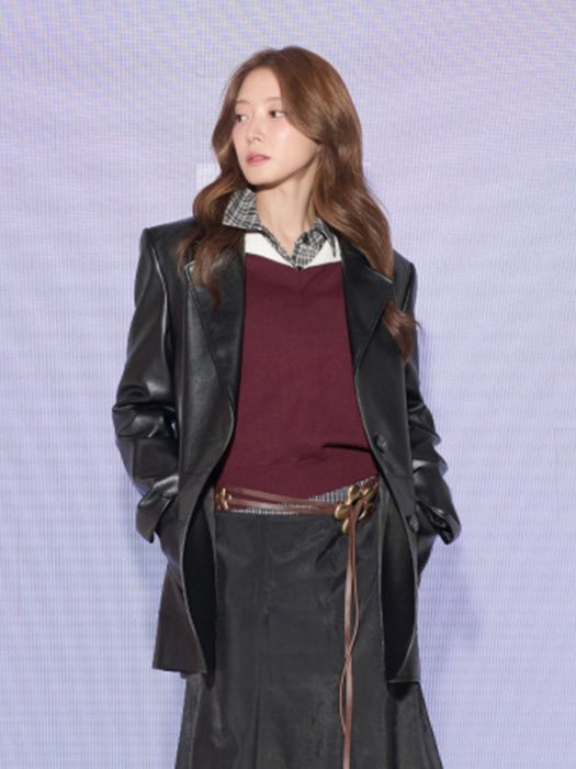 Behind-the-scenes cut of Lee Seyoung