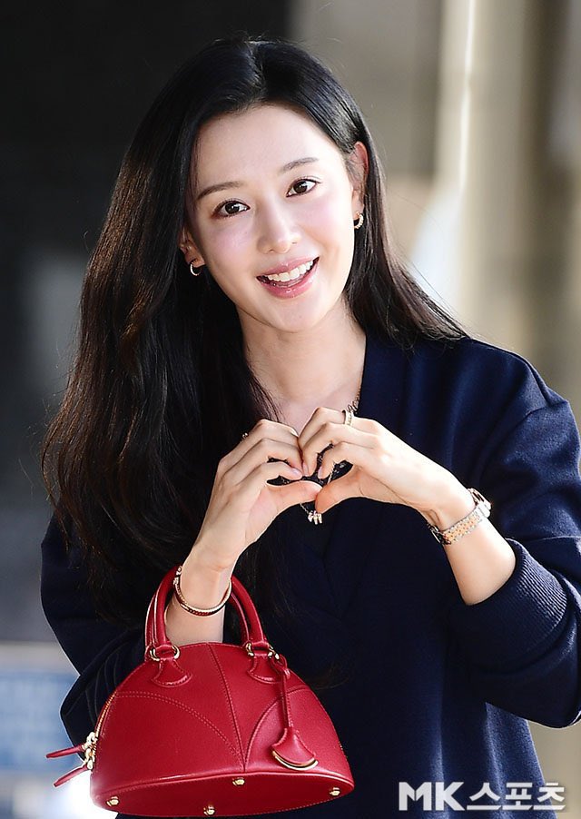 Behind-the-scenes cut of Kim Jiwon