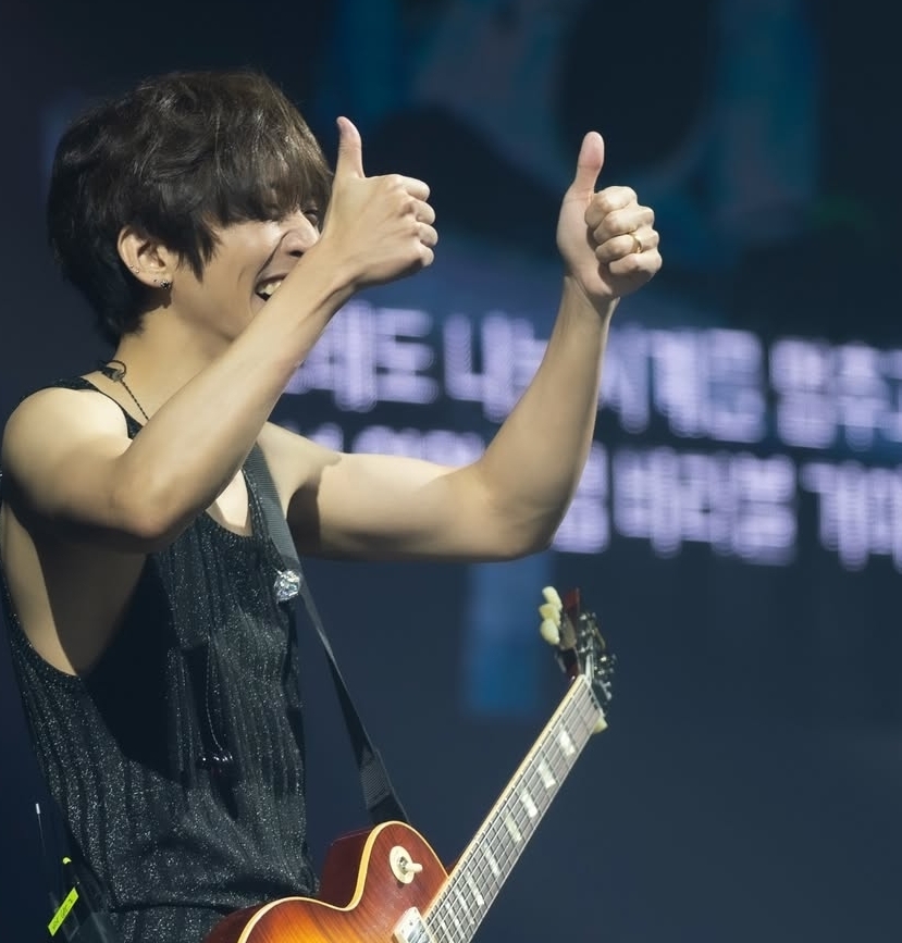 Behind-the-scenes cut of Lee Seungyoon