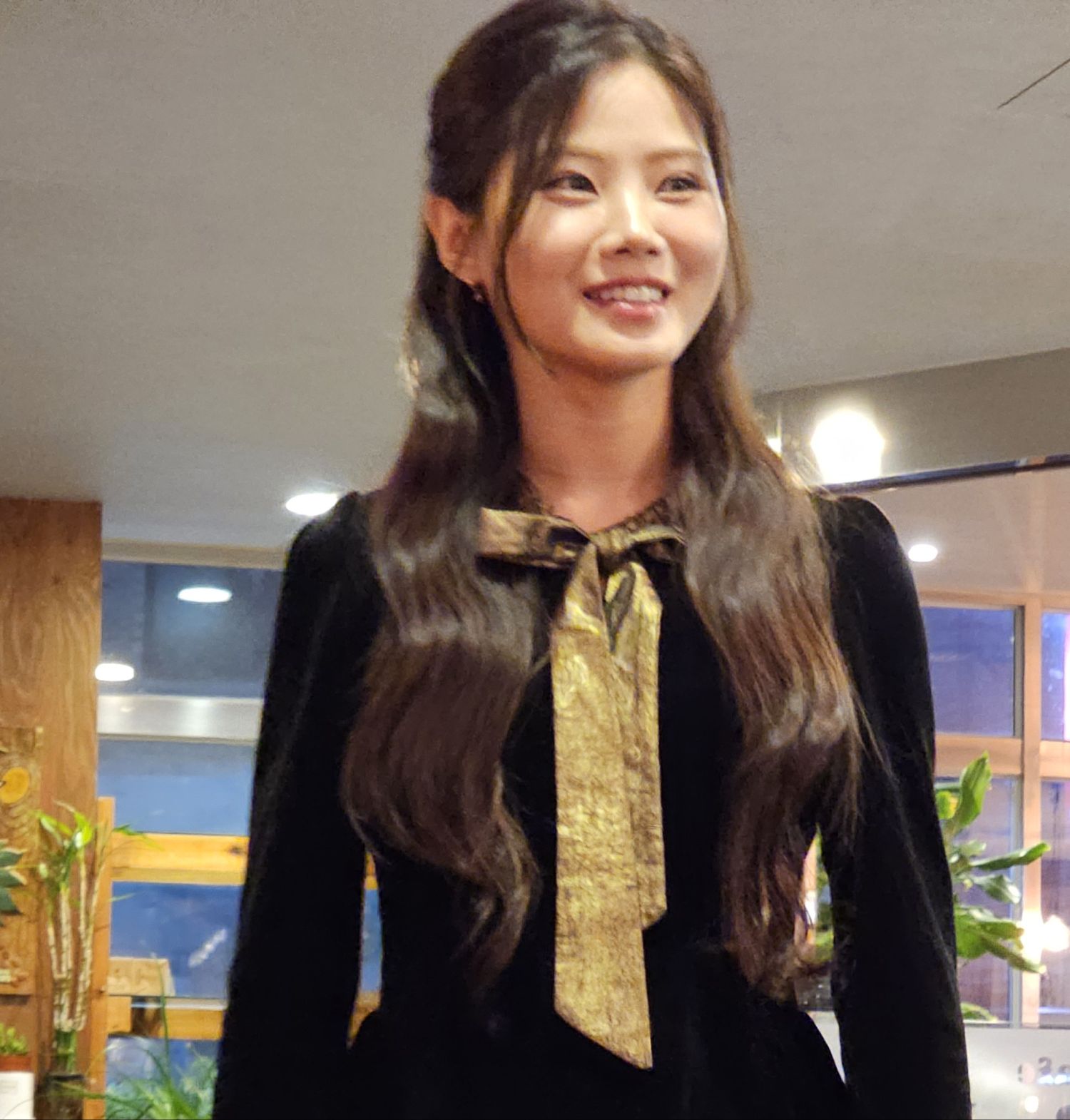 Behind-the-scenes cut of Bae Ahyeon