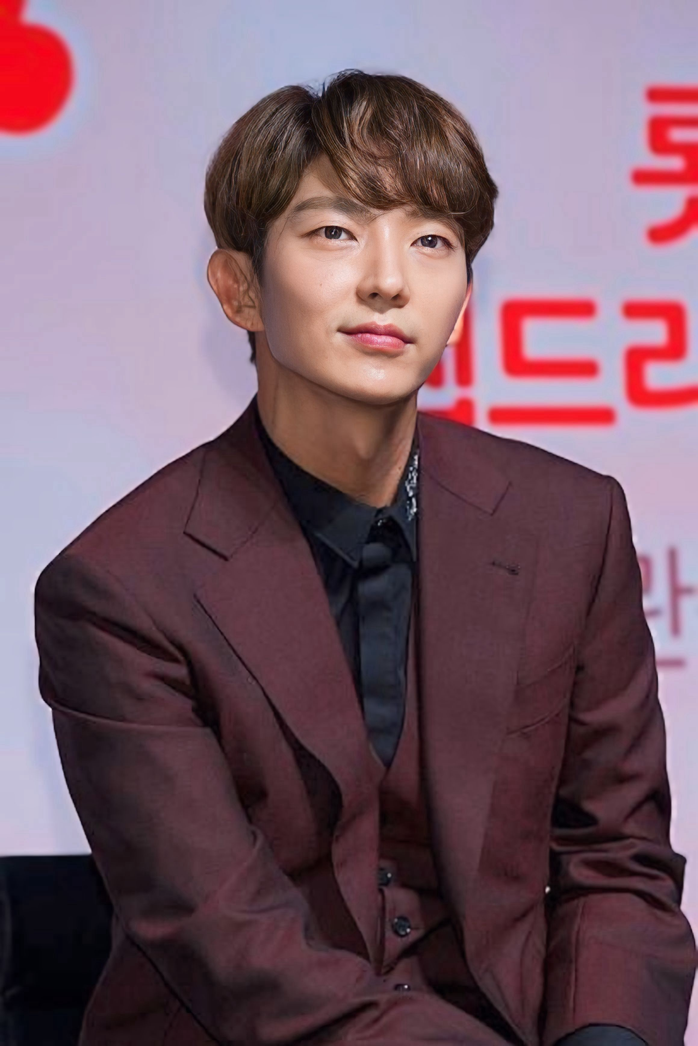 Behind-the-scenes cut of Lee Joongi