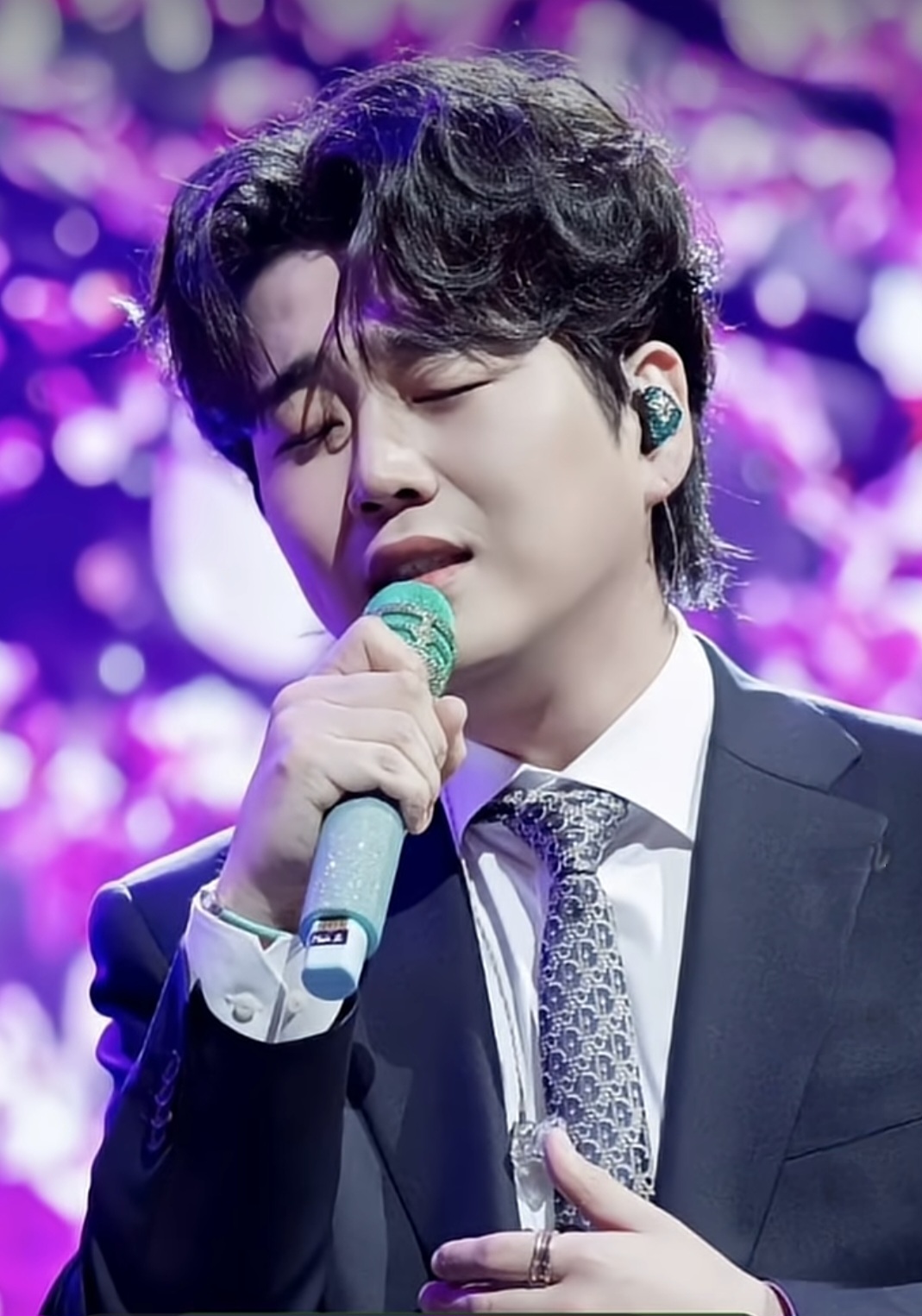 Behind-the-scenes cut of Hwang Youngwoong