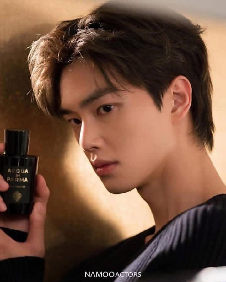 Latest photo of Song Kang