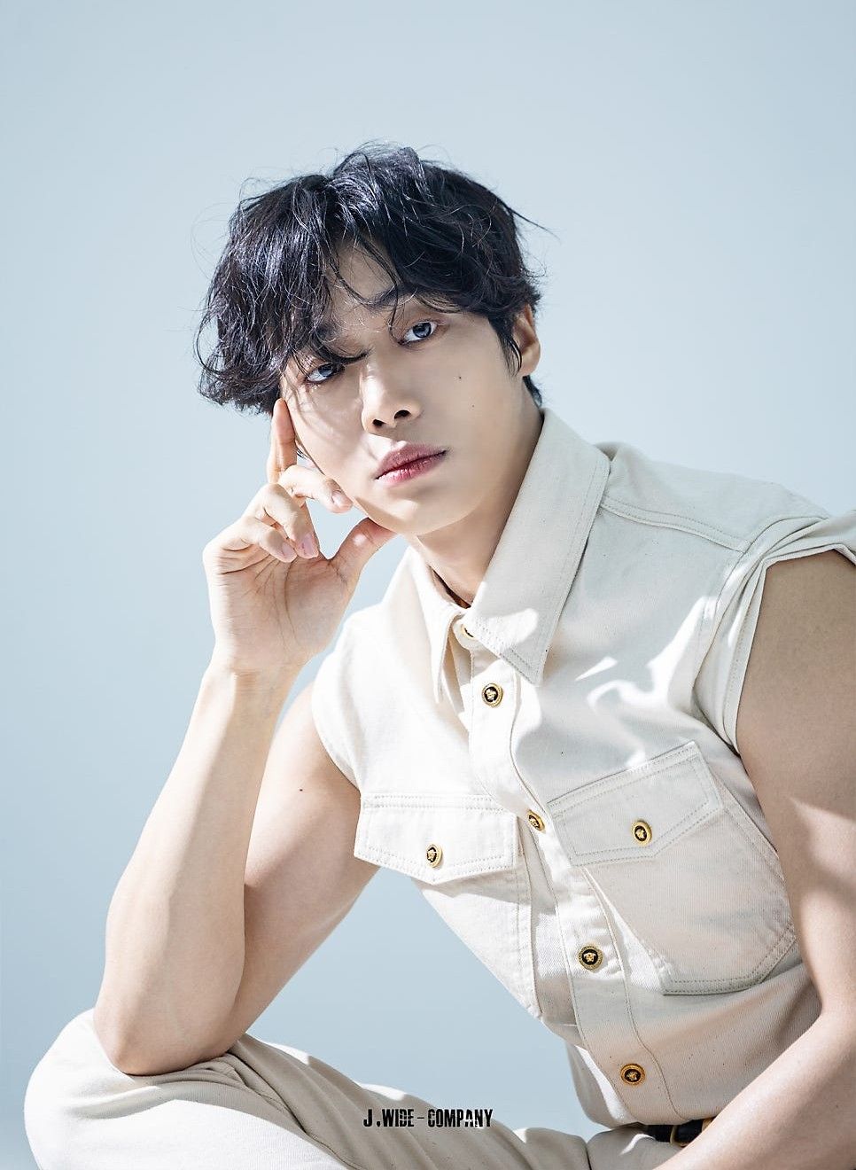 Behind-the-scenes cut of Choo Youngwoo