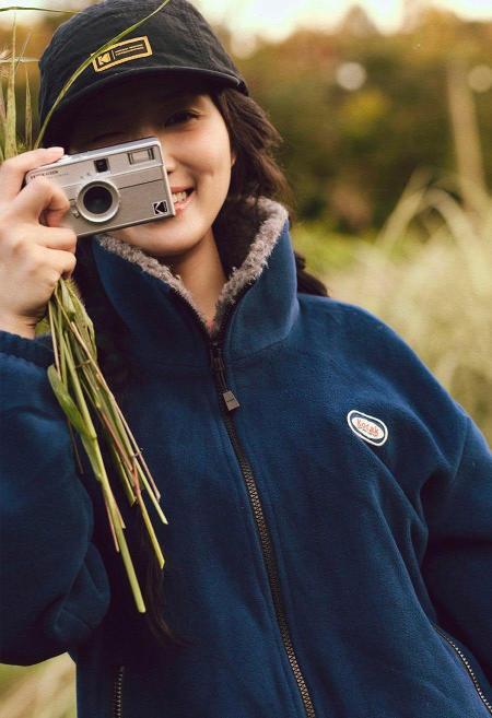 Behind-the-scenes cut of Kim Hyeyoon