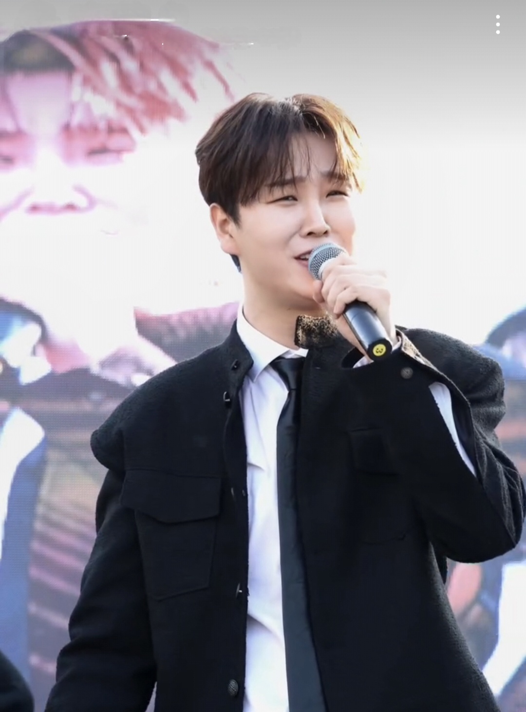 Behind-the-scenes cut of Song Minjun