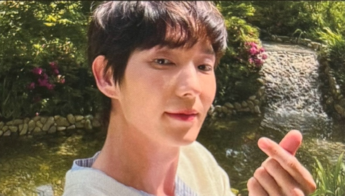 A moment captured by a fan of Lee Joongi