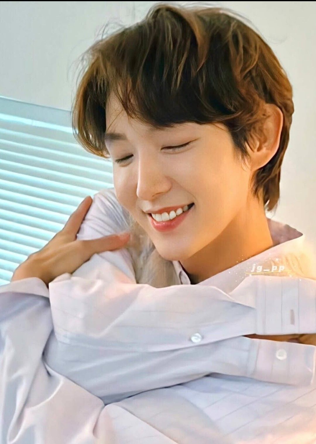Behind-the-scenes cut of Lee Joongi