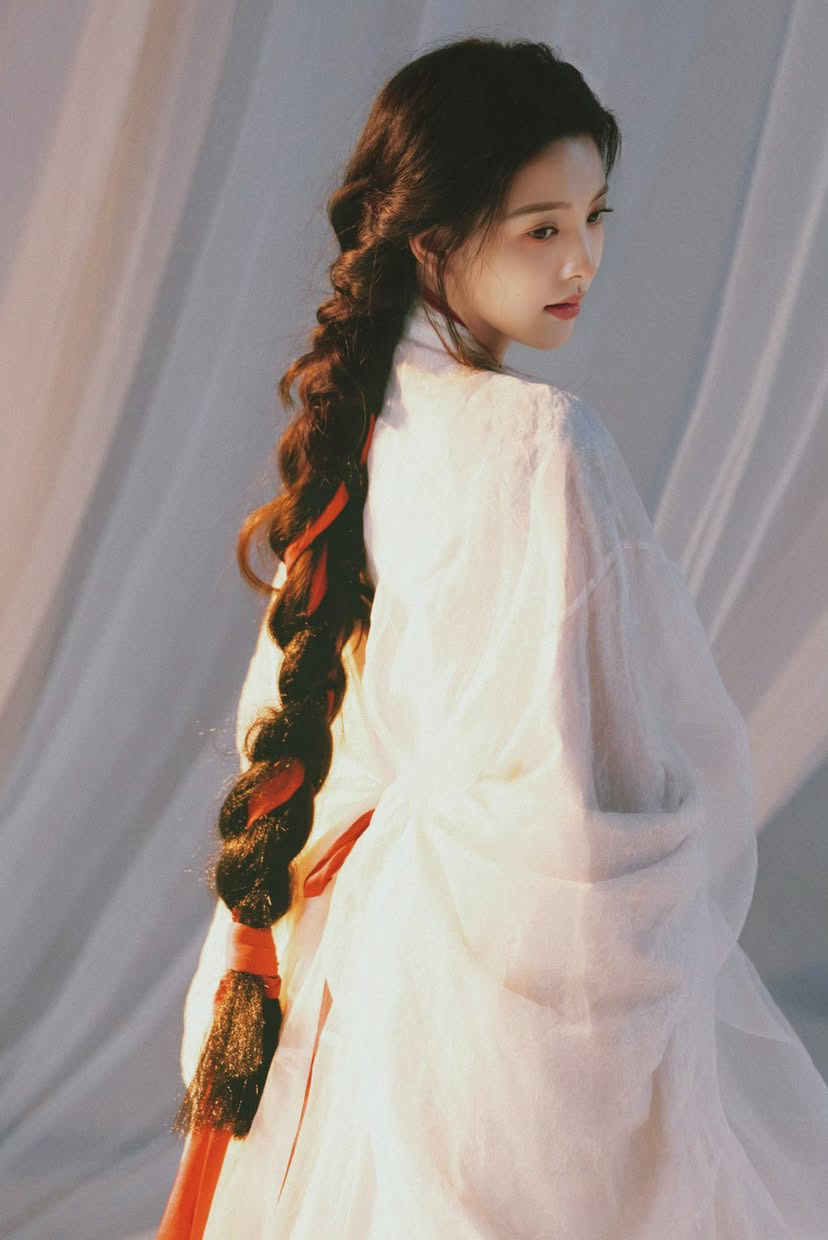 Behind-the-scenes cut of Zhang Ruonan