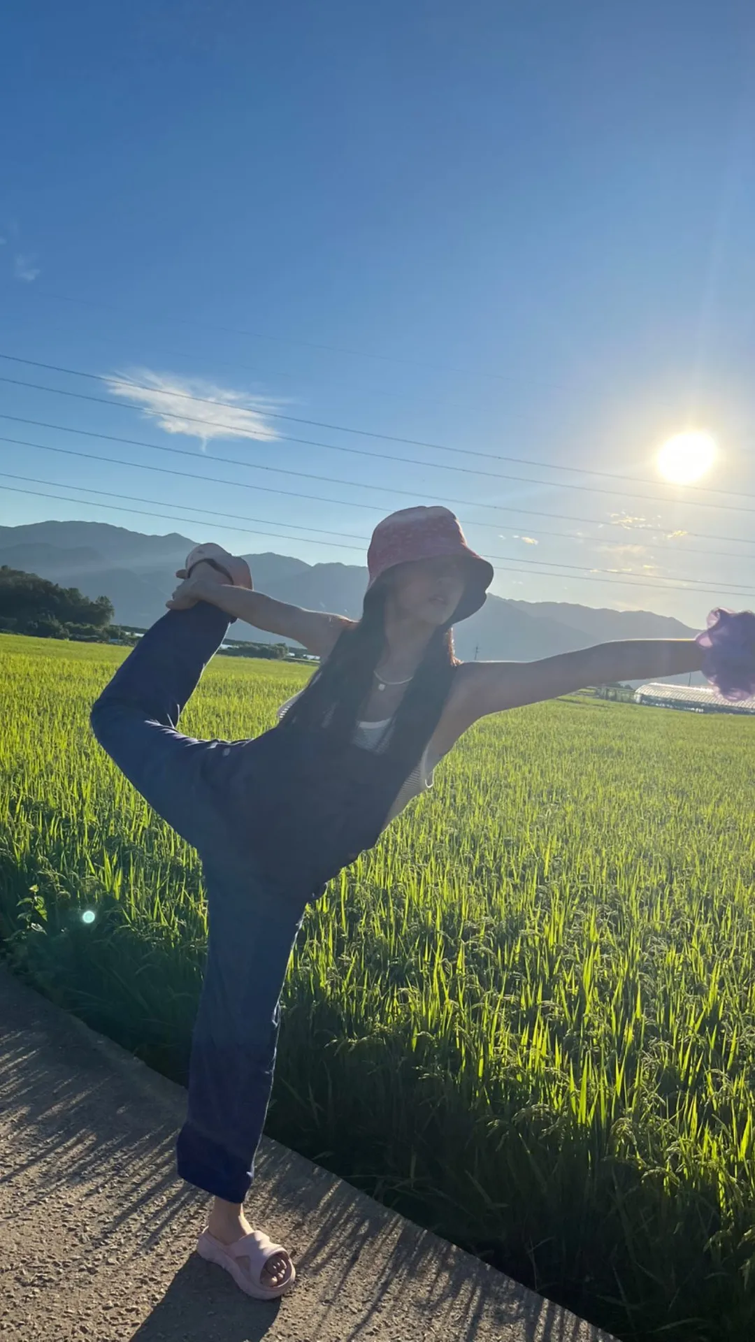 Emotional wallpaper shared by fans for Seolhyun
