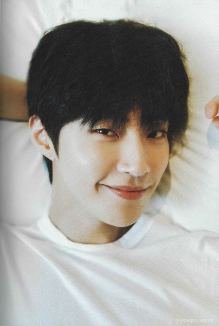 Behind-the-scenes cut of Hwang Inyoup
