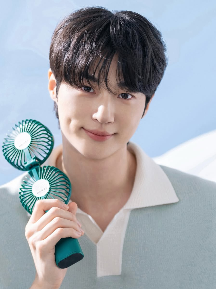 Behind-the-scenes cut of Byeon Wooseok