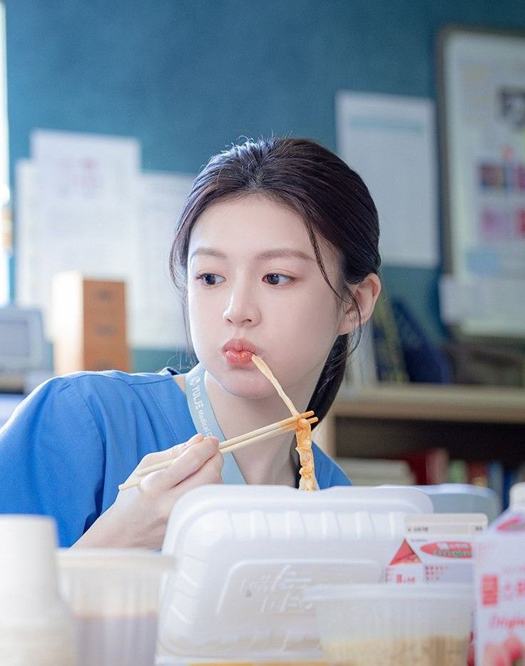 Behind-the-scenes cut of Go Younjung